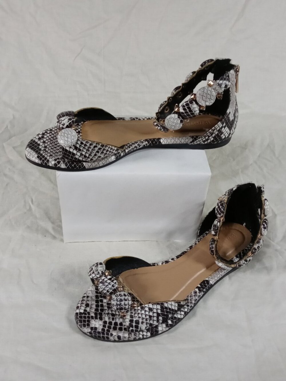 Bamboo Girls Size 7 Black & White Snake Print Ballet Flats with Bow in Good Cond